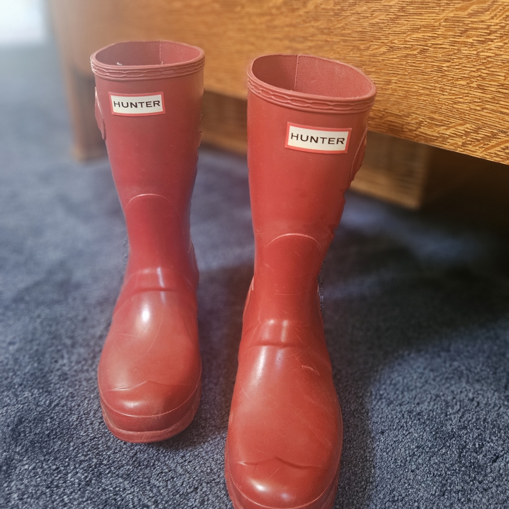 Hunter Mid Rainboot. Great Condition